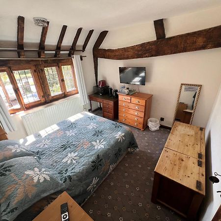 Tudor House - Double Room - Shared Bathroom Goff's Oak Екстер'єр фото